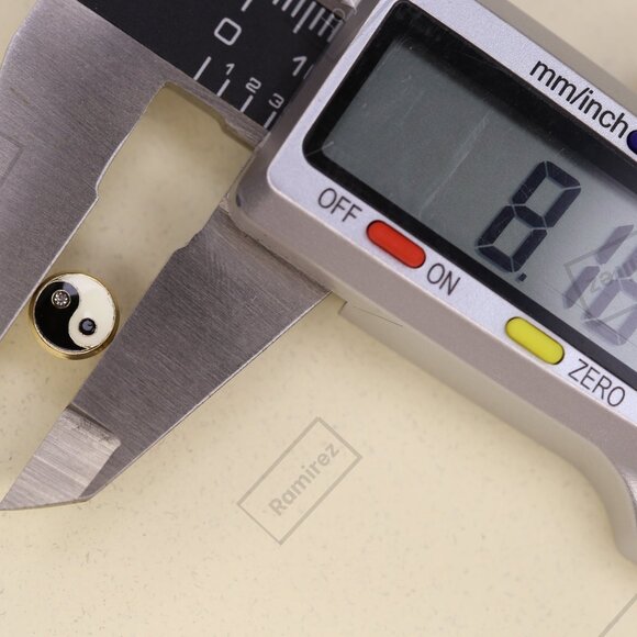 Yin Yang Stud Earrings, Solid 14K Yellow Gold — Aretes Yin Yang, Oro Amarillo. - Picture 8 of 8